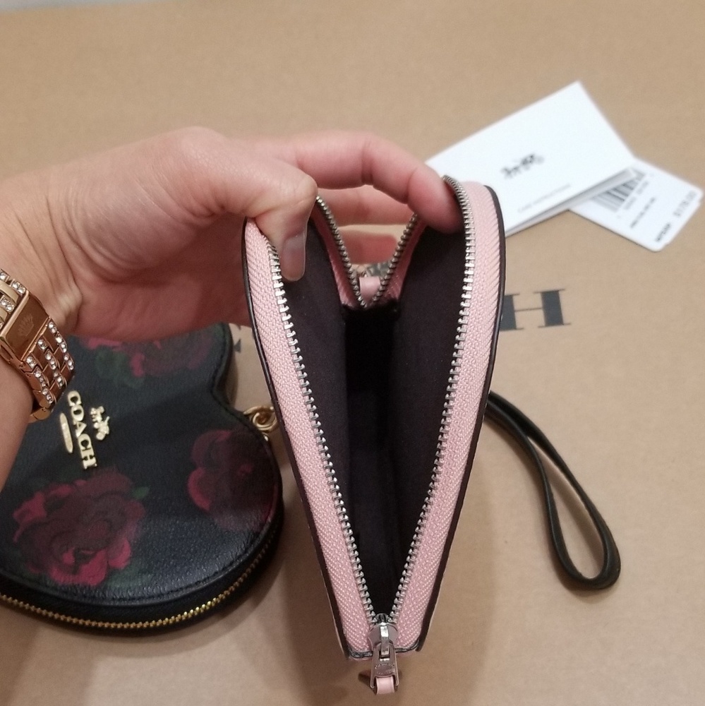 🍒NWT🍒COACH HEART WRISTLET - Picture 8 of 8
